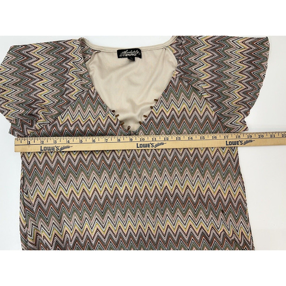 Almost Famous Shirt Womens Size Large Chevron V-Neck Short Sleeve - Picture 9 of 11